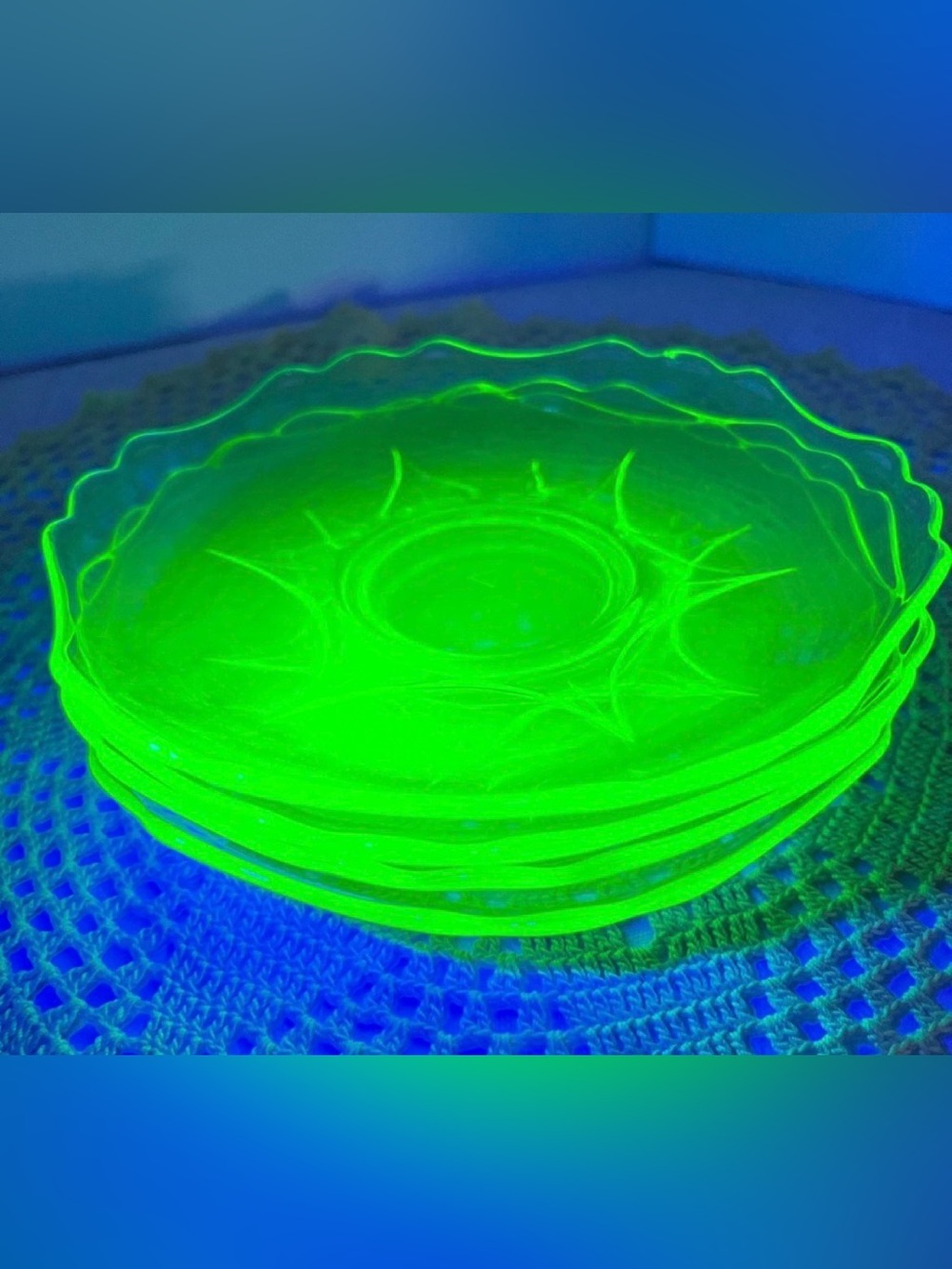4 Vintage Cambridge Uranium Glass Plates – Glow Green under UV